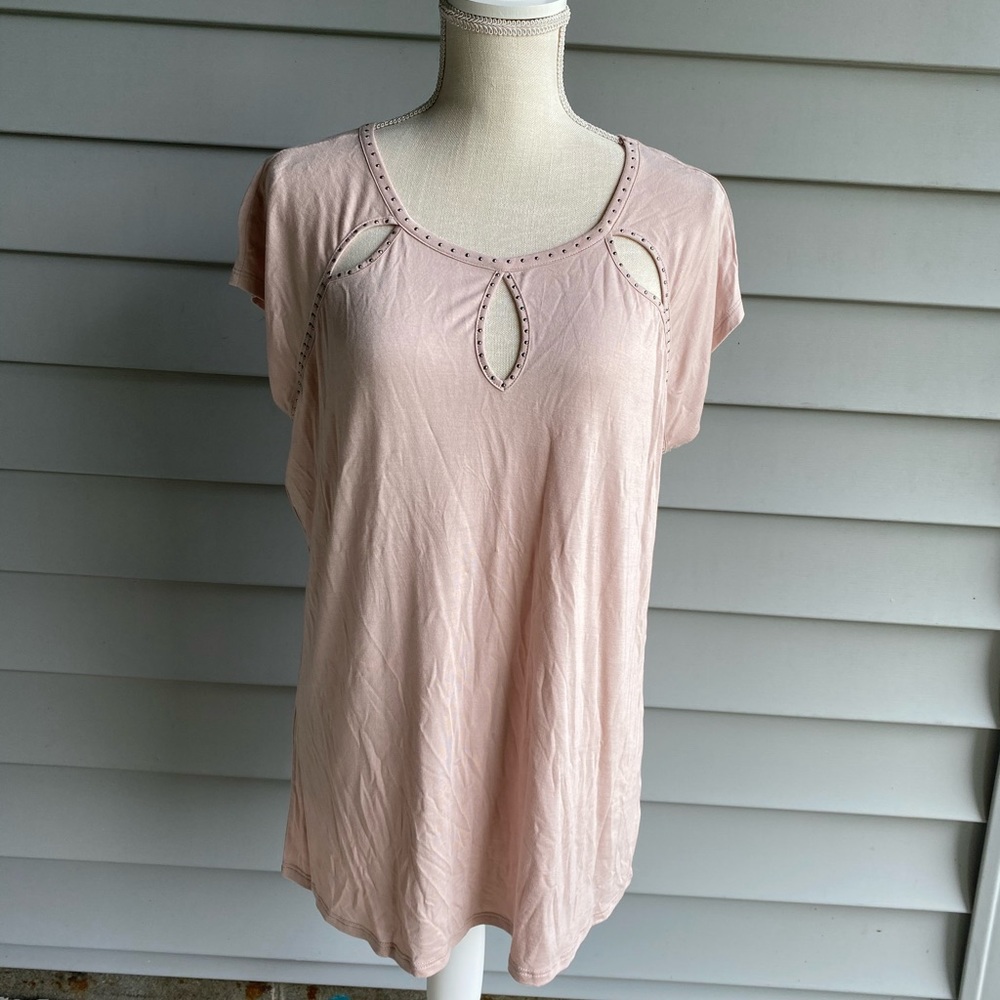 Mauve pink tee with studded cutouts